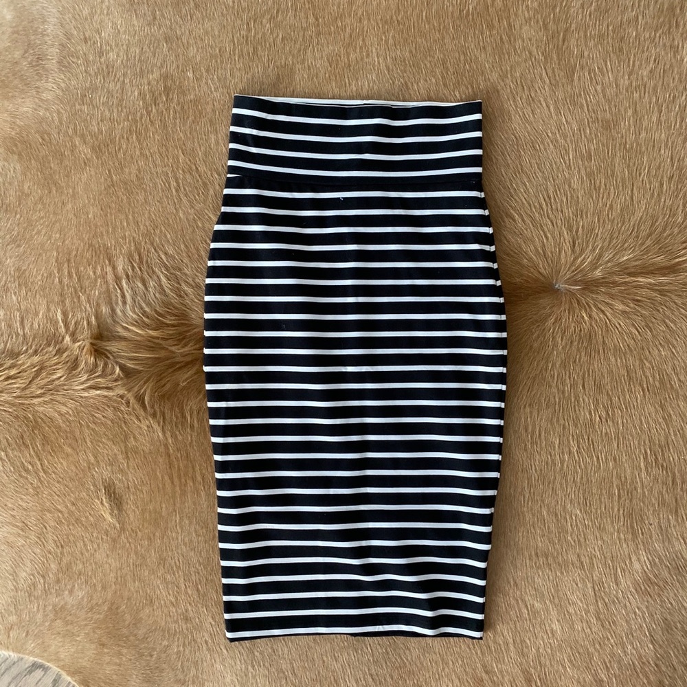 Never worn! Bebe midi pencil skirt.